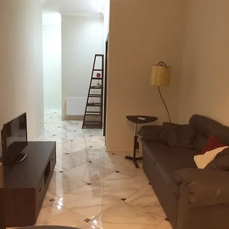 Apartment Frantsuzky Bulvar アパート